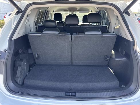 Certified 2024 Volkswagen Tiguan SE FWD image 29