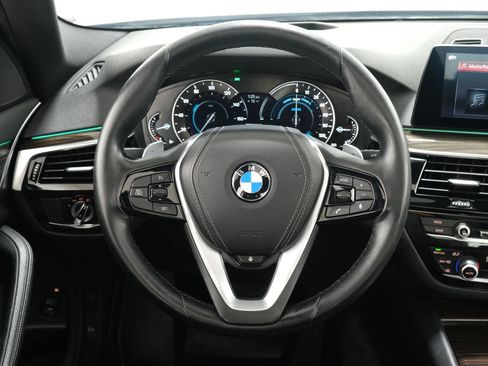Used 2019 BMW 530e xDrive w/ Premium Package AWD/4WD image 13
