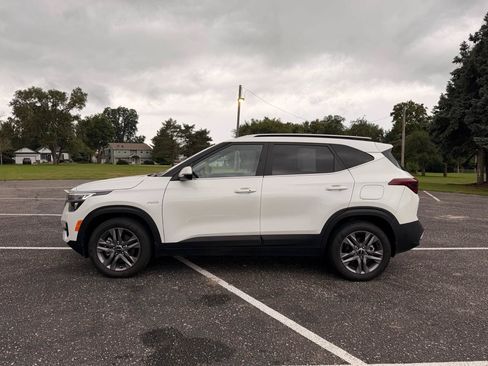 Used 2023 Kia Seltos S w/ Navigation Package AWD/4WD image 4