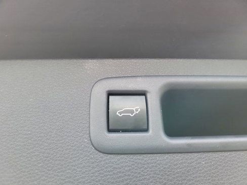 Certified 2024 Toyota Highlander LE FWD image 7