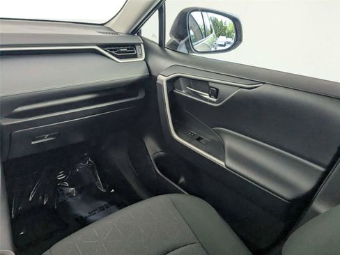 Used 2025 Toyota RAV4 XLE FWD image 38