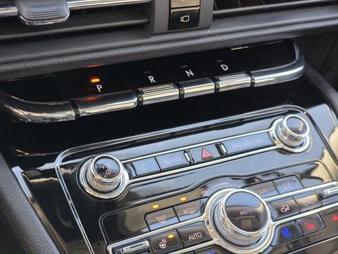 Used 2022 Lincoln Corsair AWD w/ Premium Package image 17