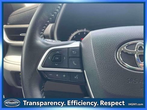 Used 2023 Toyota Highlander XLE AWD/4WD image 22