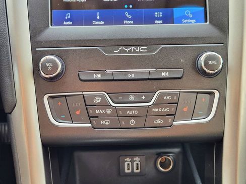Used 2020 Ford Fusion SEL image 18