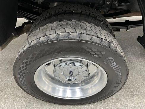Used 2024 Ford F450 Platinum w/ FX4 Off-Road Package AWD/4WD image 17