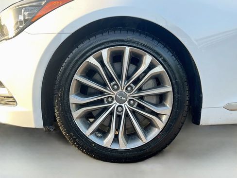 Used 2015 Hyundai Genesis 3.8 RWD image 31
