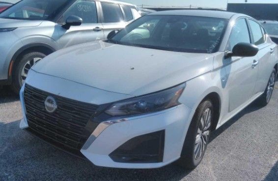 Used 2025 Nissan Altima 2.5 SV AWD/4WD image 1
