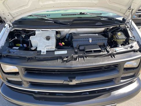 Used 2000 Chevrolet Express 3500 image 26