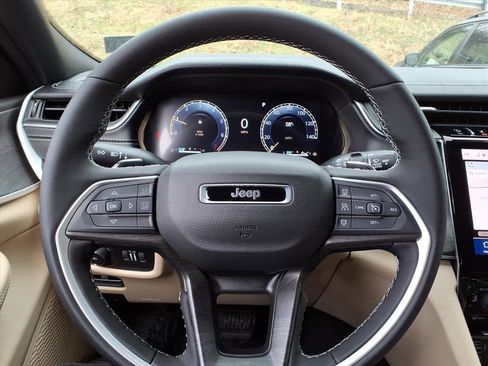 New 2025 Jeep Grand Cherokee Limited image 15