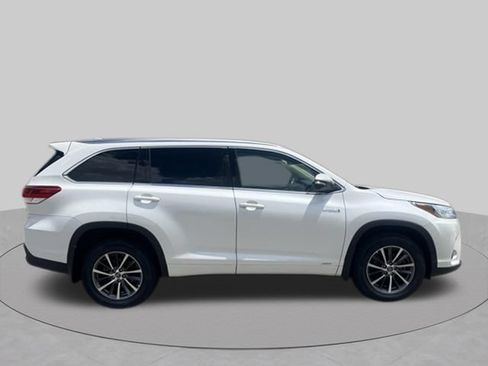 Used 2018 Toyota Highlander XLE AWD/4WD image 7
