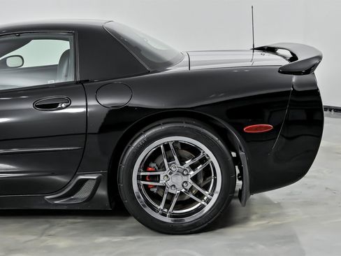 Used 2003 Chevrolet Corvette Z06 w/ Memory Package, 3 Drivers image 9