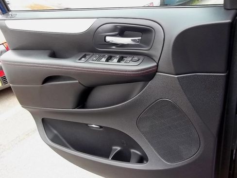 Used 2013 Dodge Grand Caravan R/T w/ Safety Sphere Group FWD image 14