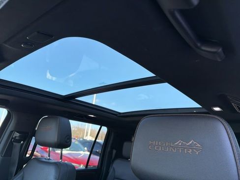 Used 2023 Chevrolet Suburban High Country image 26