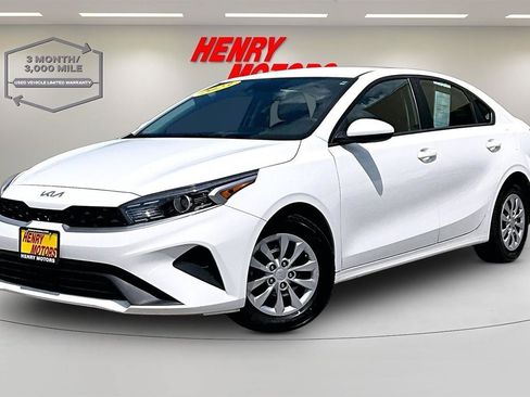 Used 2023 Kia Forte LX FWD image 3