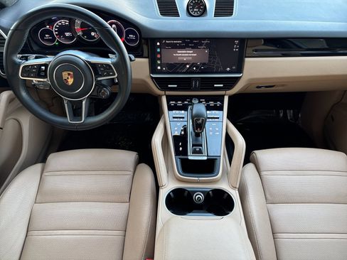 Certified 2022 Porsche Cayenne Coupe image 6