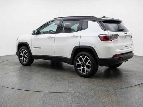 Used 2025 Jeep Compass Trailhawk image 6