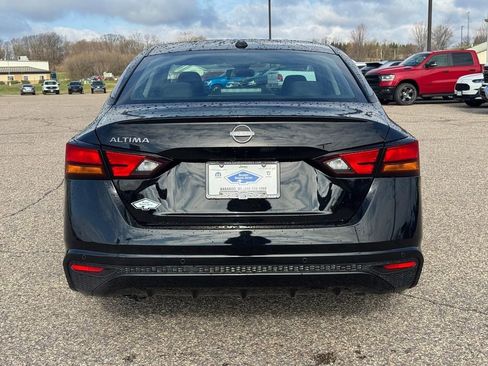 Used 2025 Nissan Altima 2.5 SV image 3