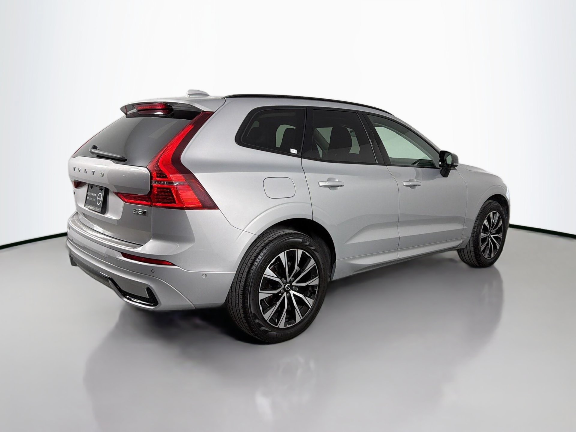 Certified 2023 Volvo XC60 B5 Plus w/ Protection Package Premier AWD/4WD image 6