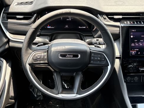Used 2025 Jeep Grand Cherokee L Altitude AWD/4WD image 20