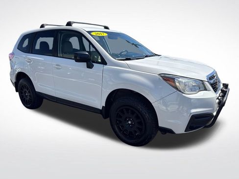 Used 2017 Subaru Forester 2.5i AWD/4WD image 7