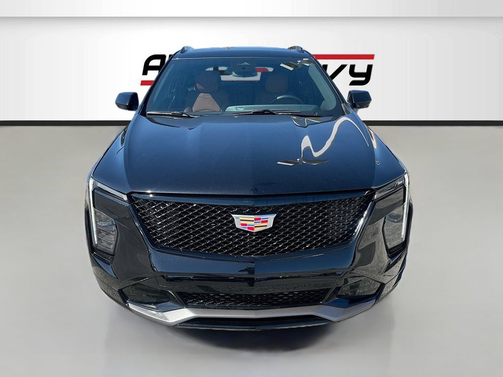Used 2025 Cadillac XT4 Sport FWD image 2