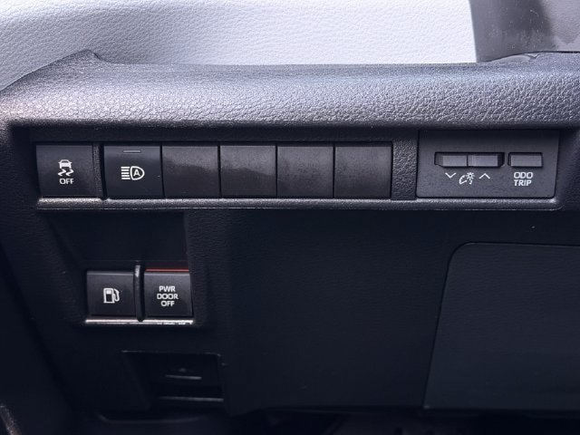 Used 2025 Toyota Sienna LE FWD image 20