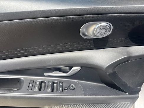 Used 2025 Hyundai Elantra SE FWD image 10