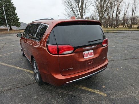 Used 2018 Chrysler Pacifica Limited w/ Tire & Wheel Group image 3