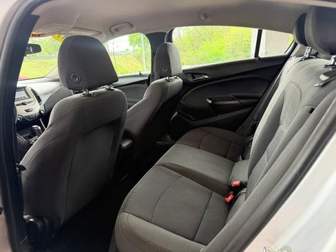 Used 2017 Chevrolet Cruze LS FWD image 18