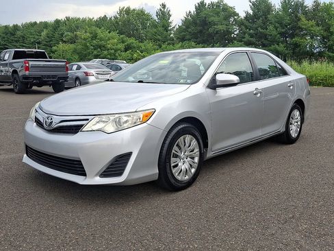 Used 2014 Toyota Camry LE image 3