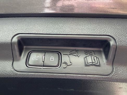 Used 2020 Ford Explorer XLT w/ Equipment Group 202A RWD image 17