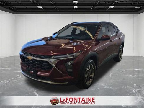 Used 2025 Chevrolet Trax LT w/ LT Convenience Package FWD image 1