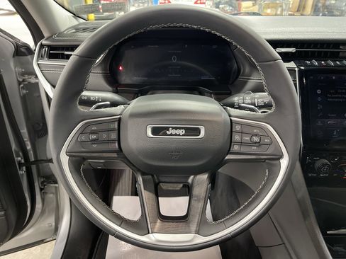 Used 2023 Jeep Grand Cherokee Limited w/ Trailer Tow Prep Group (B) image 17