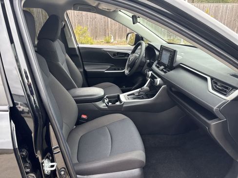 Used 2021 Toyota RAV4 LE image 13