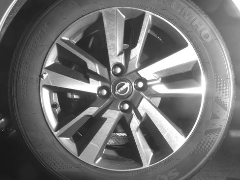 Used 2025 Nissan Versa SV image 12