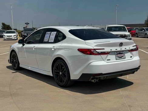 Used 2025 Toyota Camry SE w/ Convenience Package FWD image 5