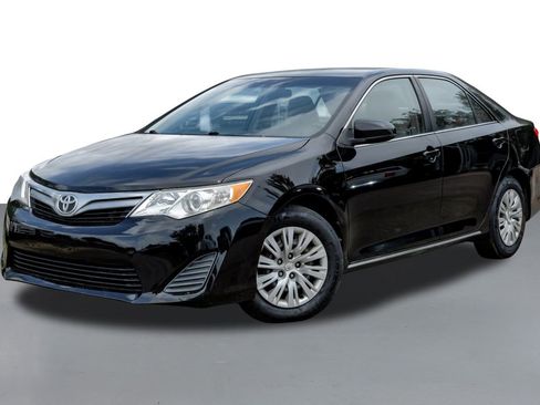 Used 2012 Toyota Camry LE image 4