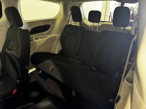 Used 2023 Chrysler Voyager LX FWD image 19