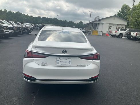 Used 2024 Lexus ES 300h w/ Technology Package FWD image 6
