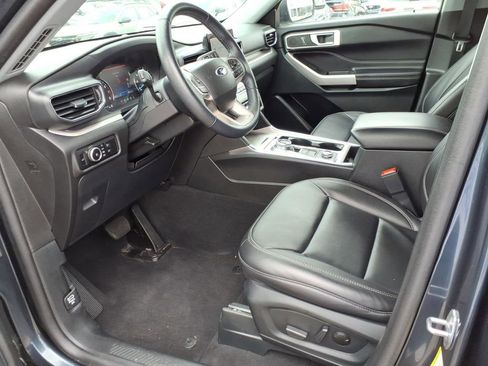 Used 2023 Ford Explorer XLT w/ Equipment Group 202A AWD/4WD image 10