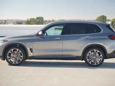 New 2026 BMW X5 xDrive50e image 4