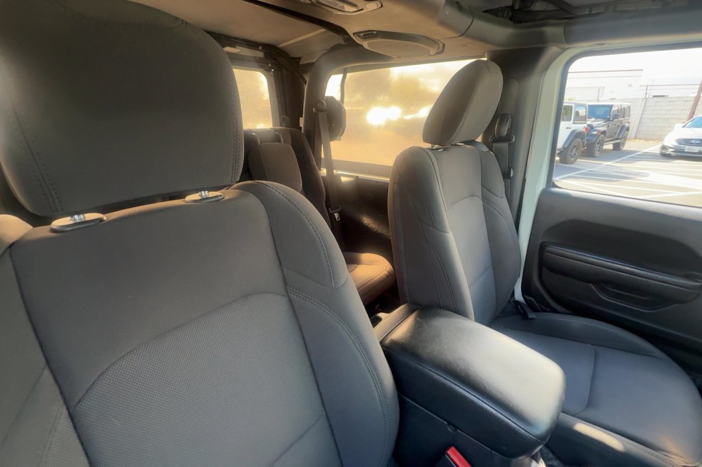 Used 2023 Jeep Wrangler Sport AWD/4WD image 15