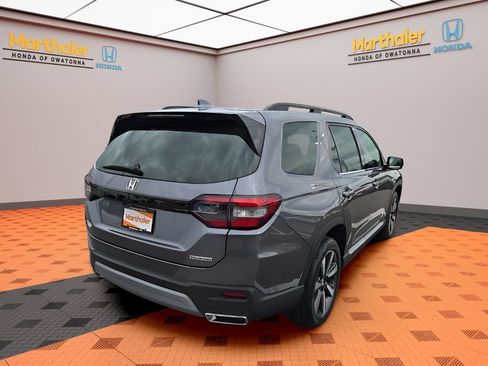 Used 2025 Honda Pilot Touring image 5