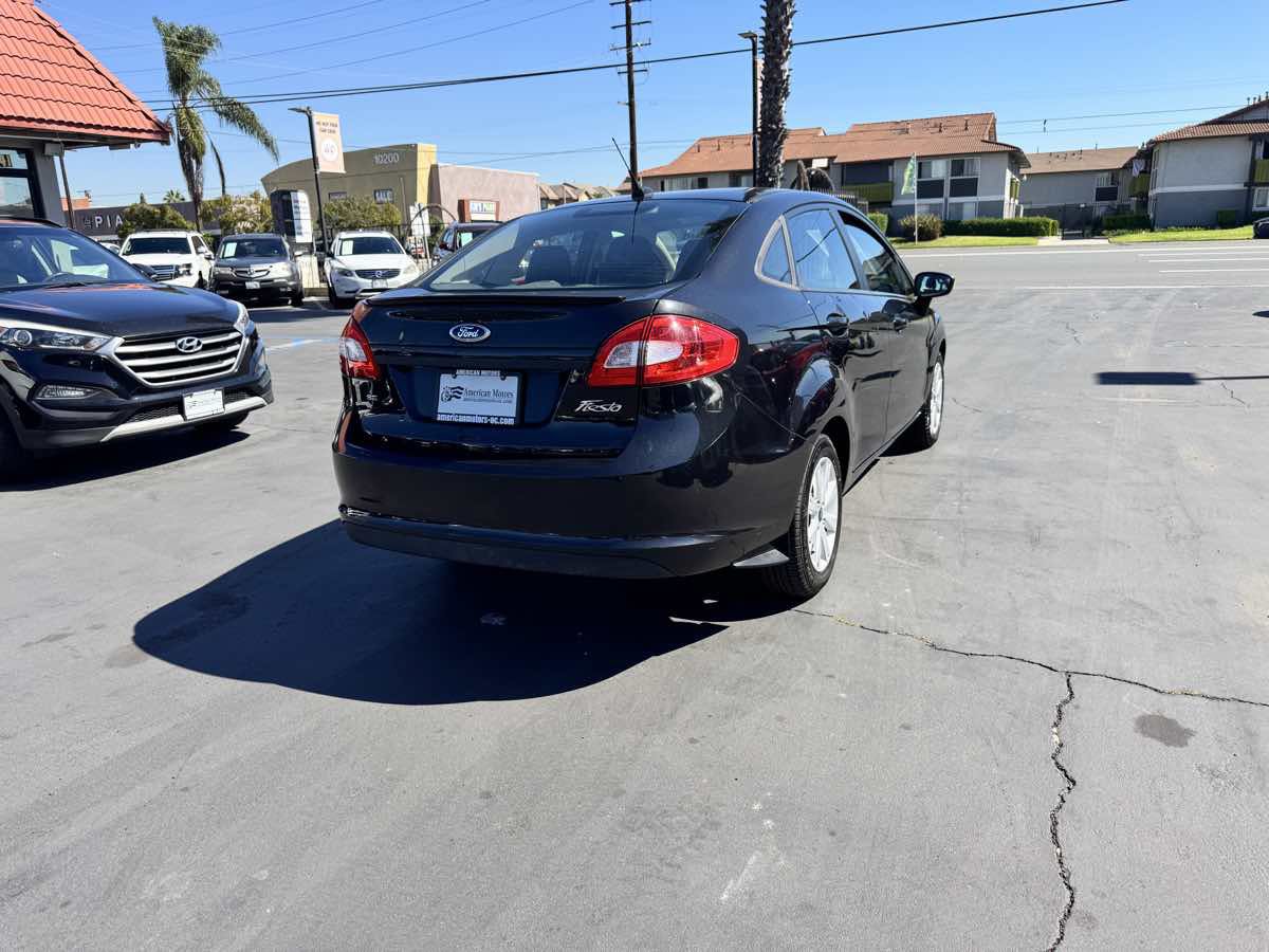 Used 2013 Ford Fiesta SE FWD image 5