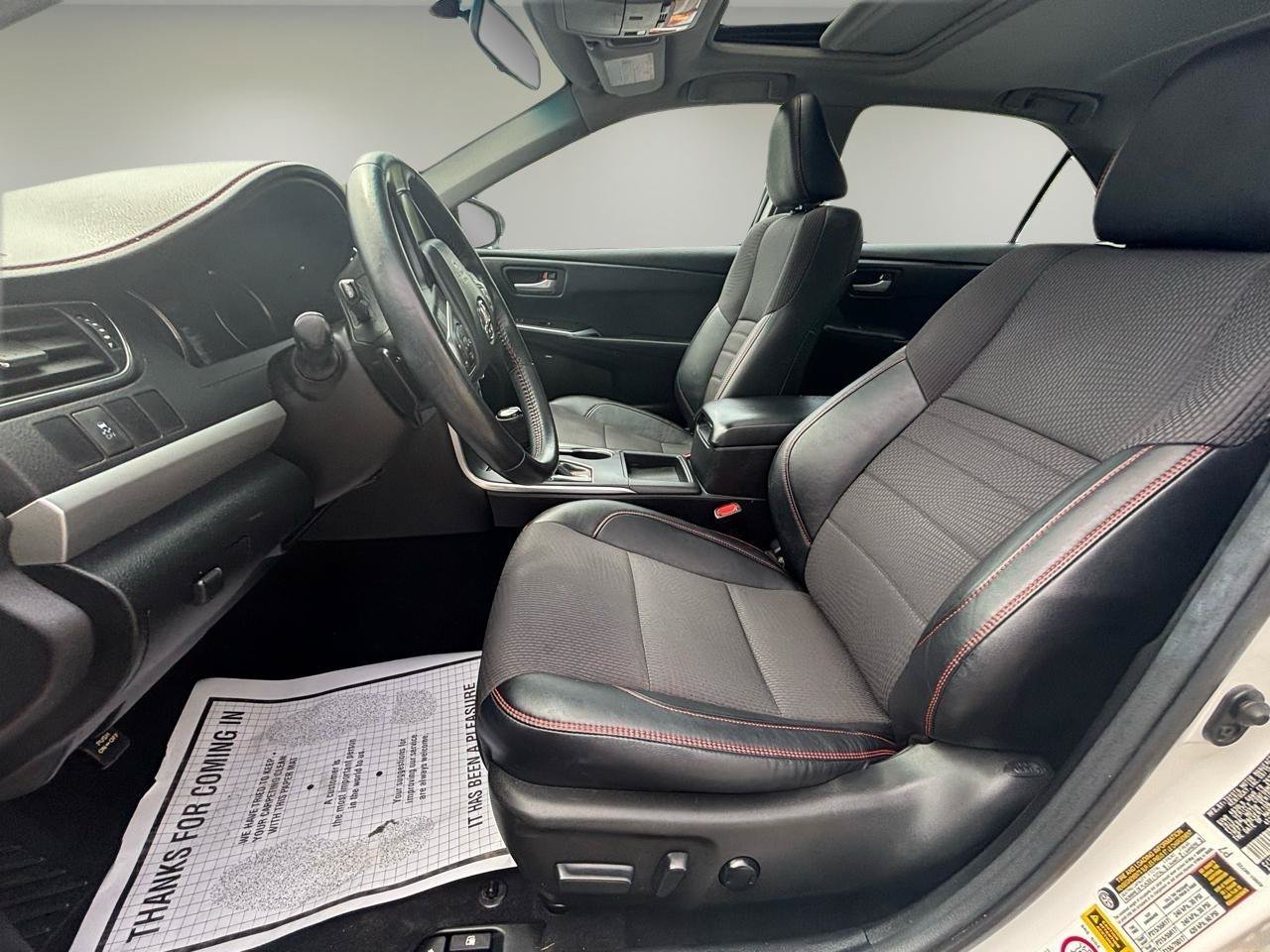 Used 2016 Toyota Camry SE w/ Moonroof Package FWD image 10