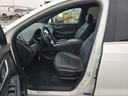 Used 2024 Buick Enclave Premium image 9