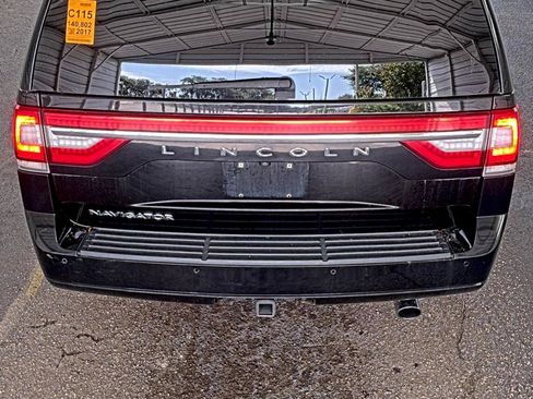 Used 2017 Lincoln Navigator Select AWD/4WD image 12