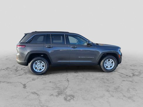 New 2025 Jeep Grand Cherokee Laredo image 9