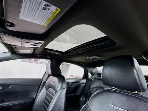 Used 2023 Kia Forte GT-Line w/ GT-Line Premium Package image 23