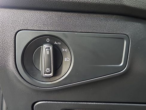 Used 2023 Volkswagen Tiguan SE w/ Panoramic Sunroof Package FWD image 27